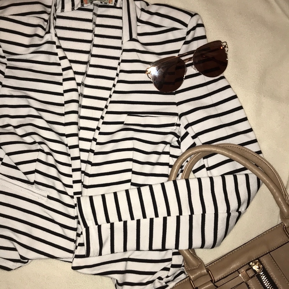 ❤️SALE ❤️SALE!! Striped Blazer BY Love Change👠👖 - Picture 2 of 5